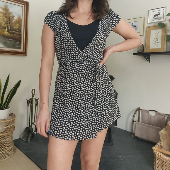 Daisy wrap dress - Picture 5 of 12